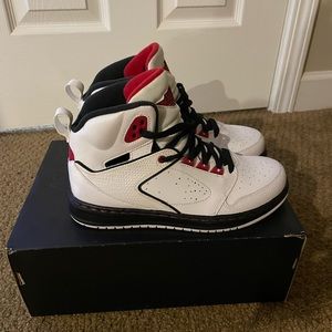 Jordan sixty club GS youth: 5.5, women’s:7